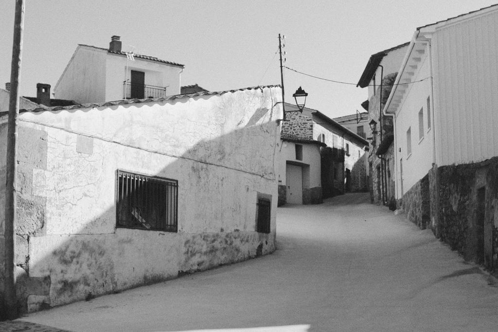 La Grulla Dorada Guest House Perales del Puerto Bagian luar foto